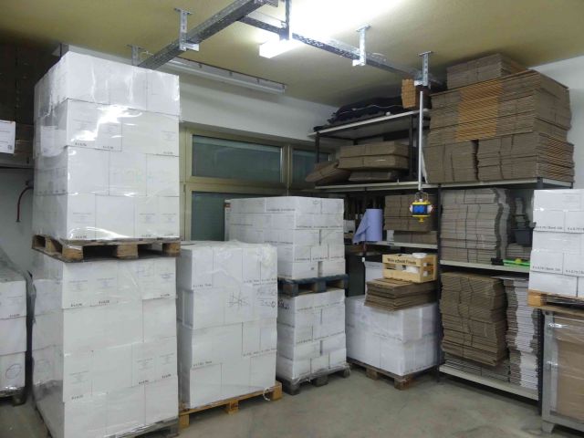 Bulk lot of bottled wines approx. 25,000 pieces including BGA